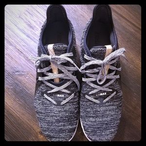 Nike Air Max Sneakers (Like New)